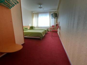 Фото номера Двухместный номер с 2 отдельными кроватями Отель Hotel Madona г. Мадона 4